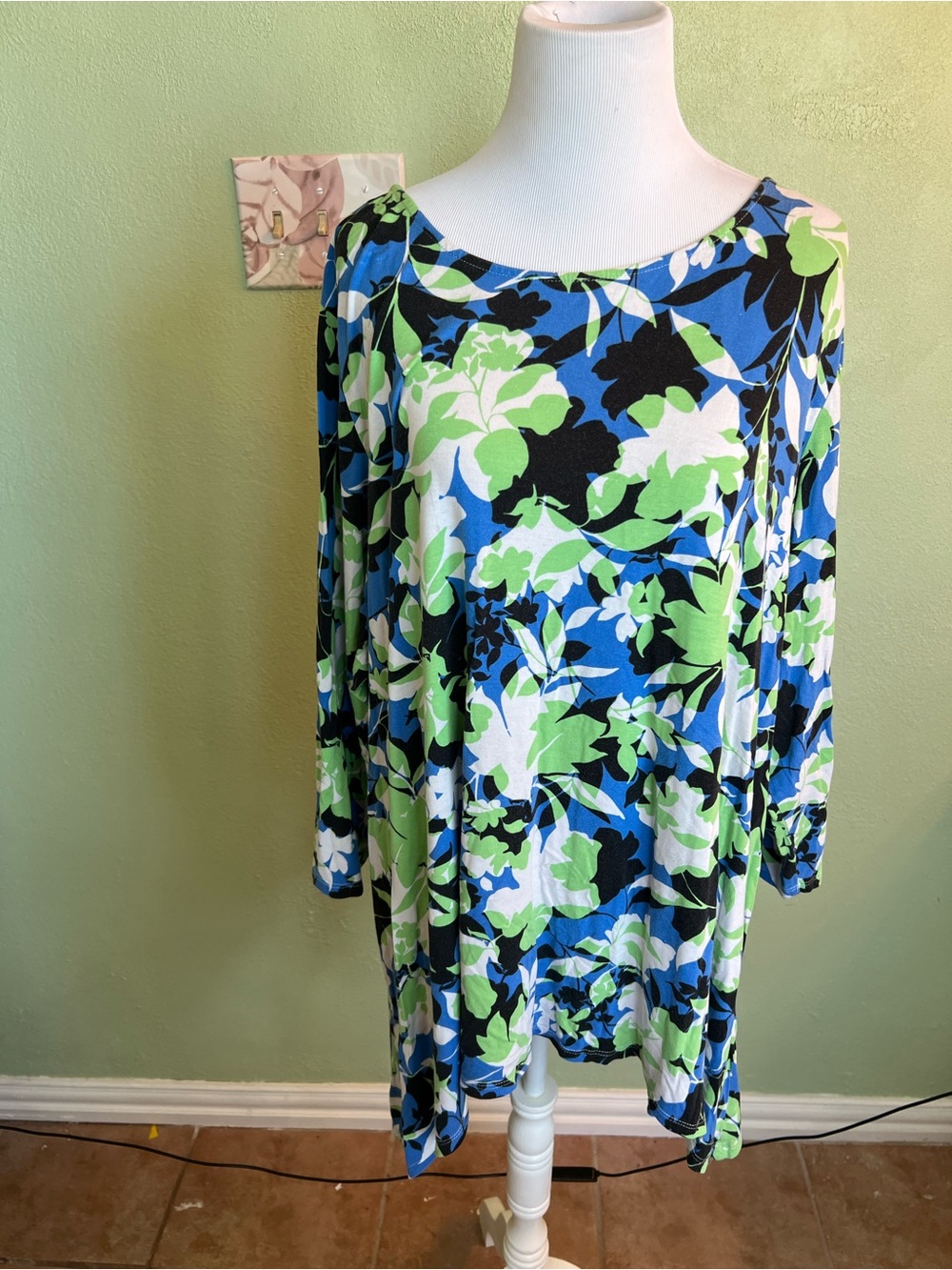 Ruby Rd. - Green Blue Floral Scoop-Neck Women’s Top